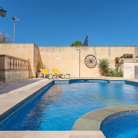 Mood Farmhouse Mythology Gharb  Luaran gambar