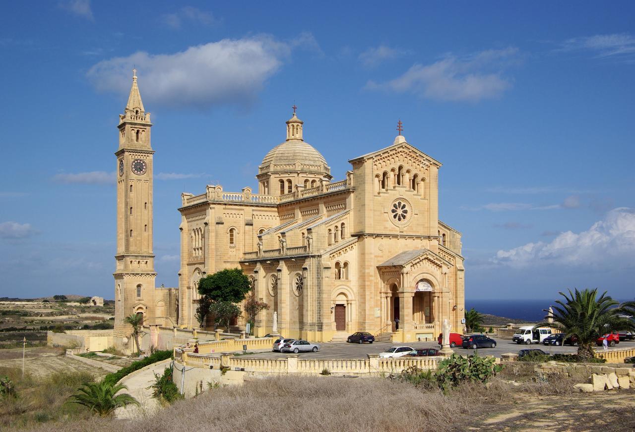 Mood Farmhouse Mythology Gharb  Luaran gambar