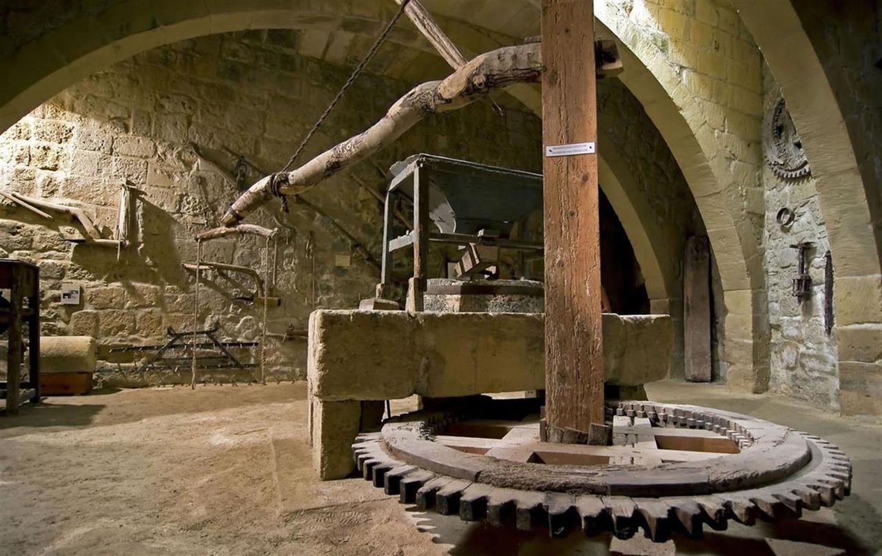 Mood Farmhouse Mythology Gharb  Luaran gambar