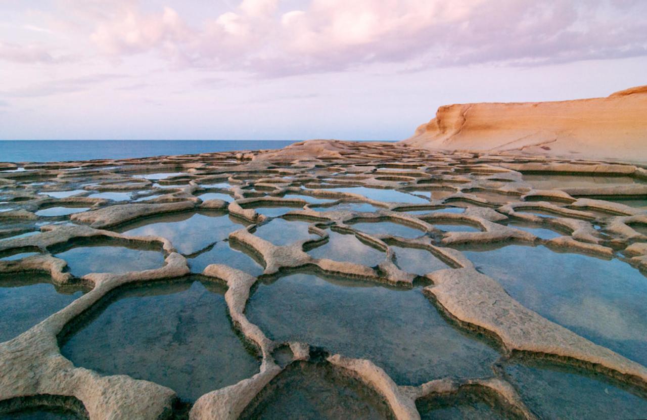 Mood Farmhouse Mythology Gharb  Luaran gambar