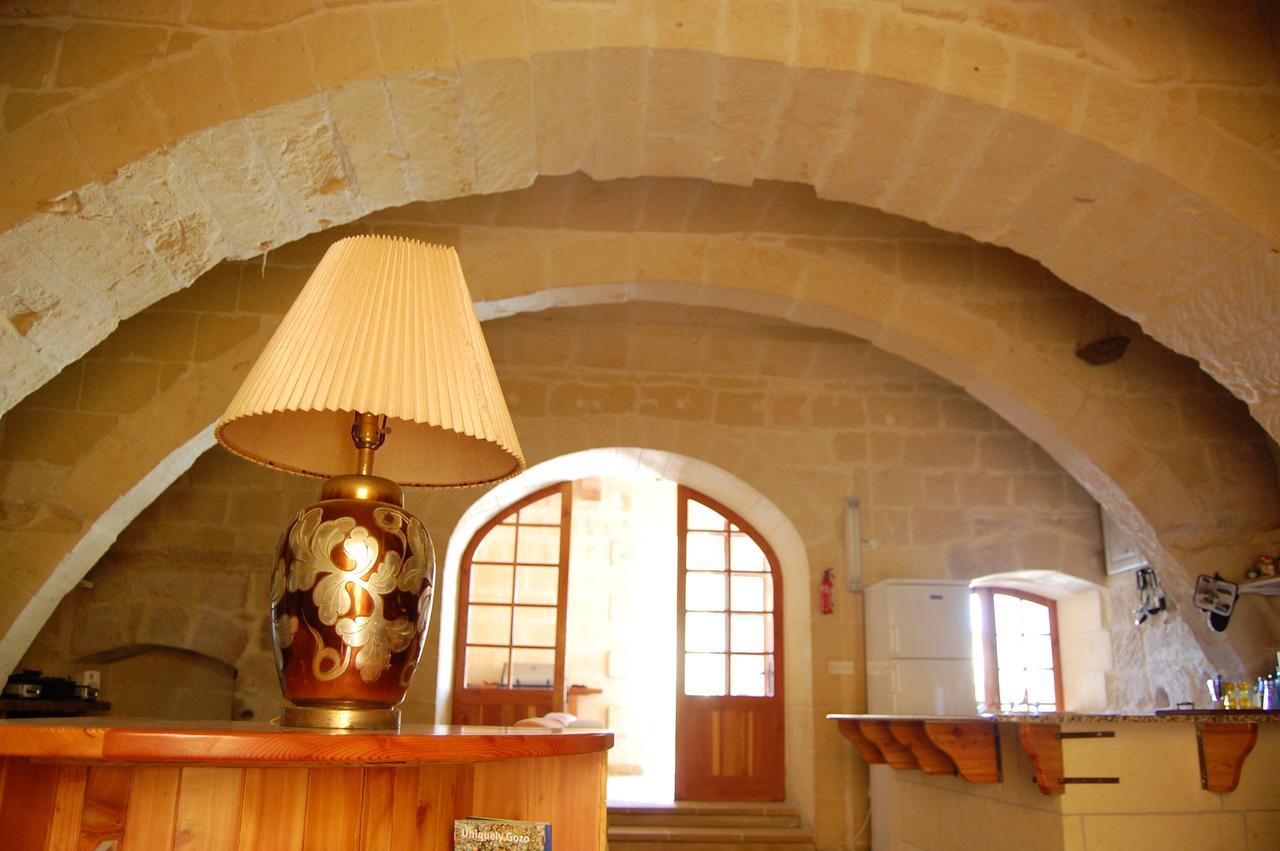 Mood Farmhouse Mythology Gharb  Luaran gambar