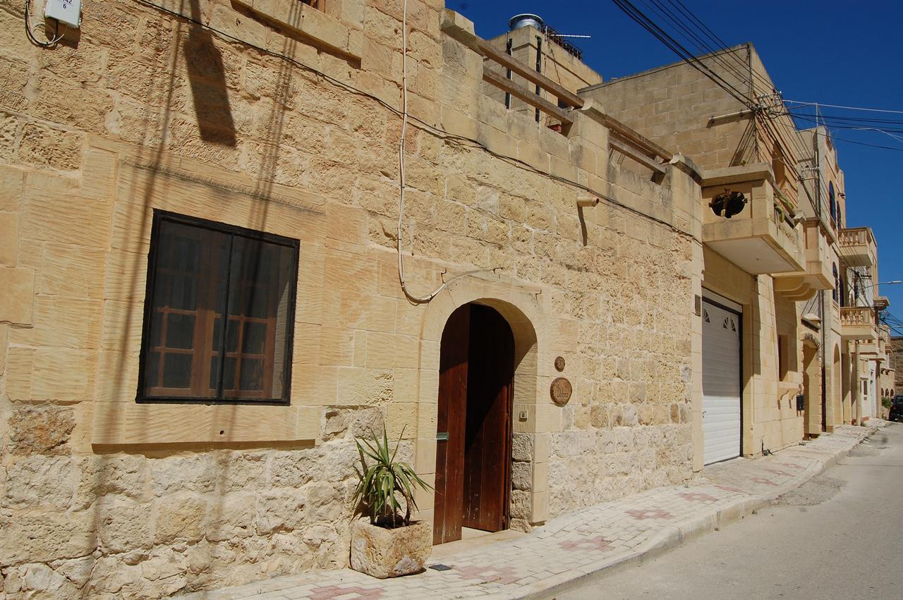 Mood Farmhouse Mythology Gharb  Luaran gambar