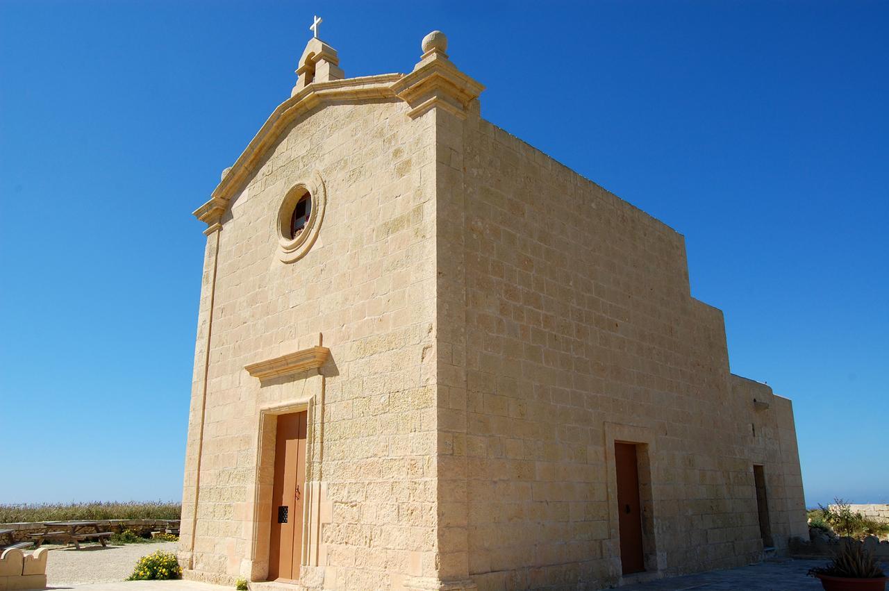 Mood Farmhouse Mythology Gharb  Luaran gambar