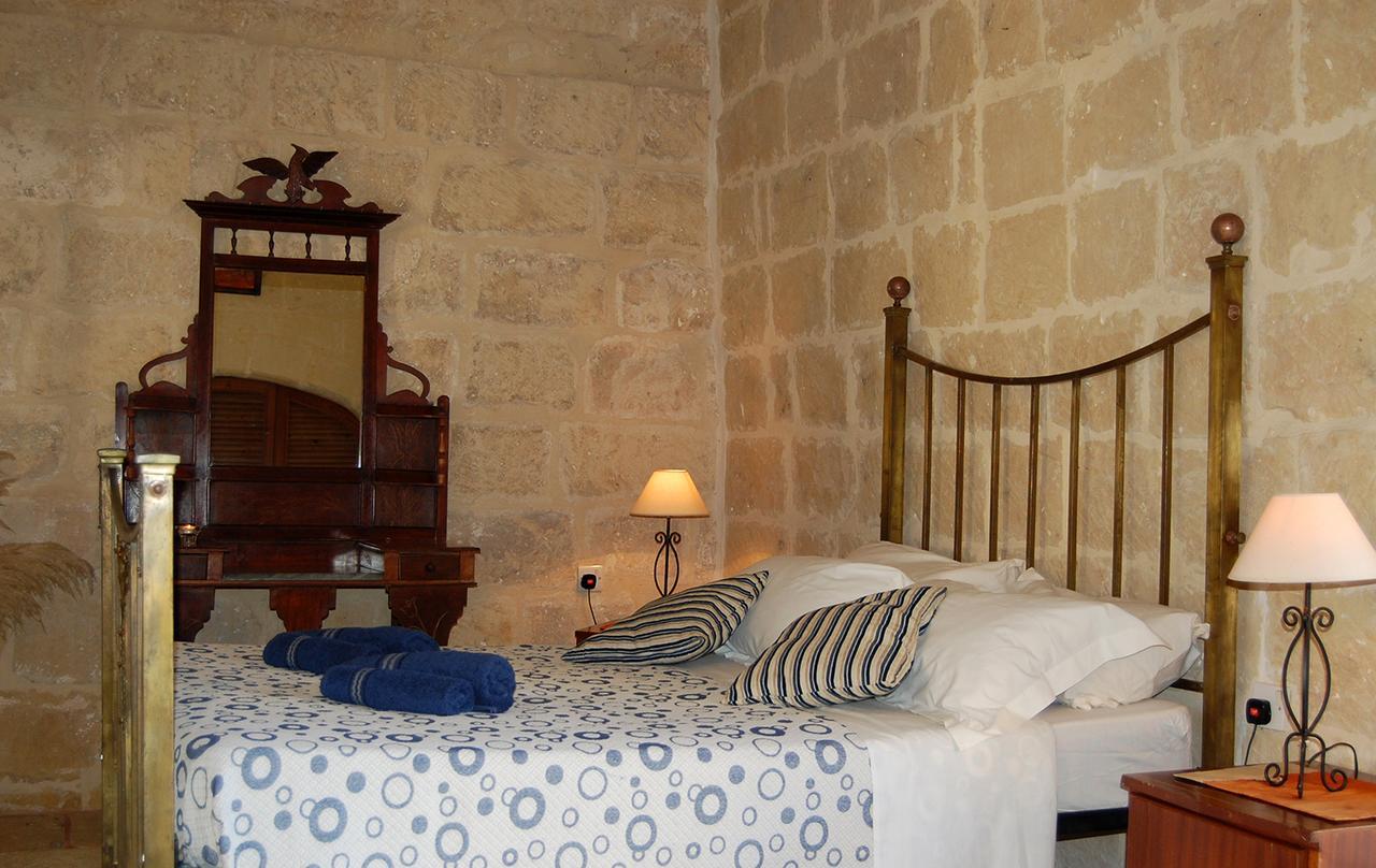Mood Farmhouse Mythology Gharb  Luaran gambar