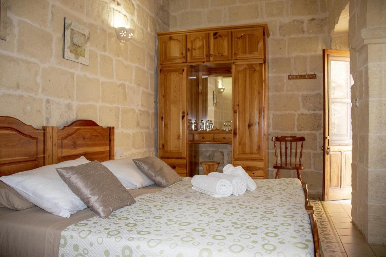 Mood Farmhouse Mythology Gharb  Luaran gambar