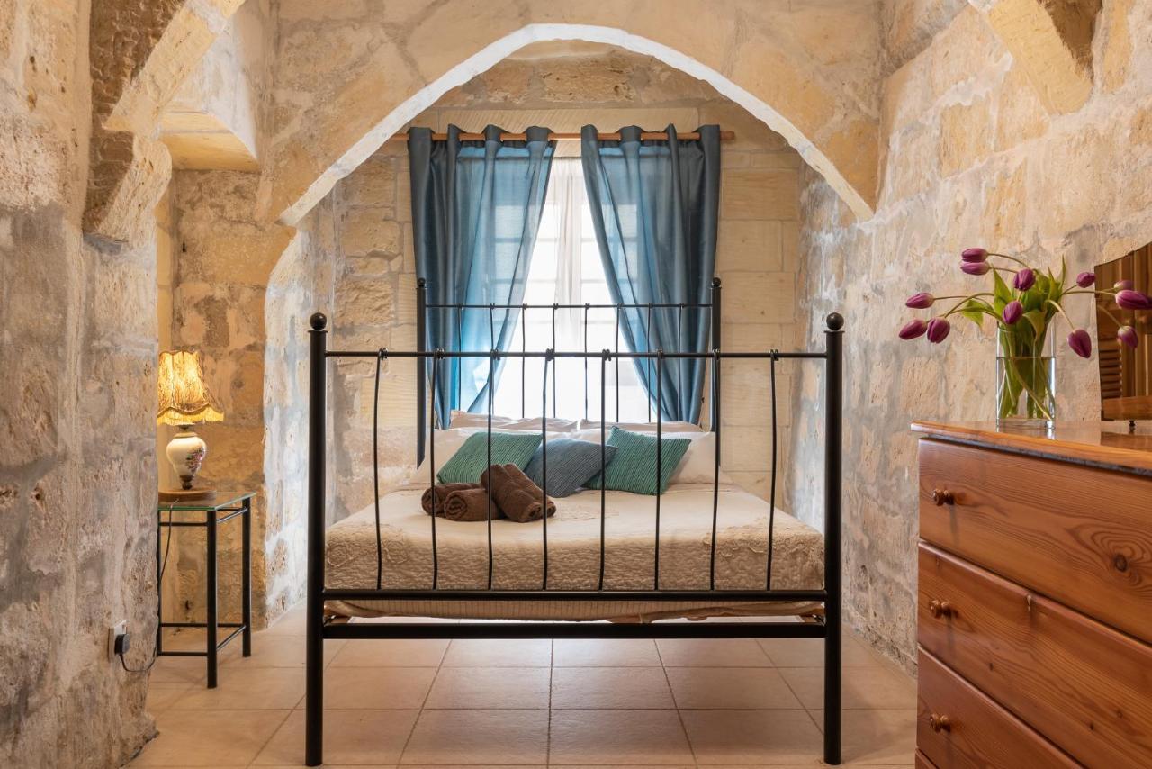Mood Farmhouse Mythology Gharb  Luaran gambar