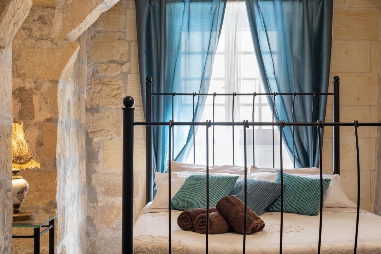 Mood Farmhouse Mythology Gharb  Luaran gambar