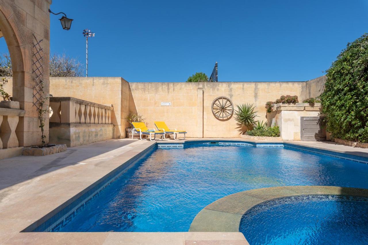 Mood Farmhouse Mythology Gharb  Luaran gambar