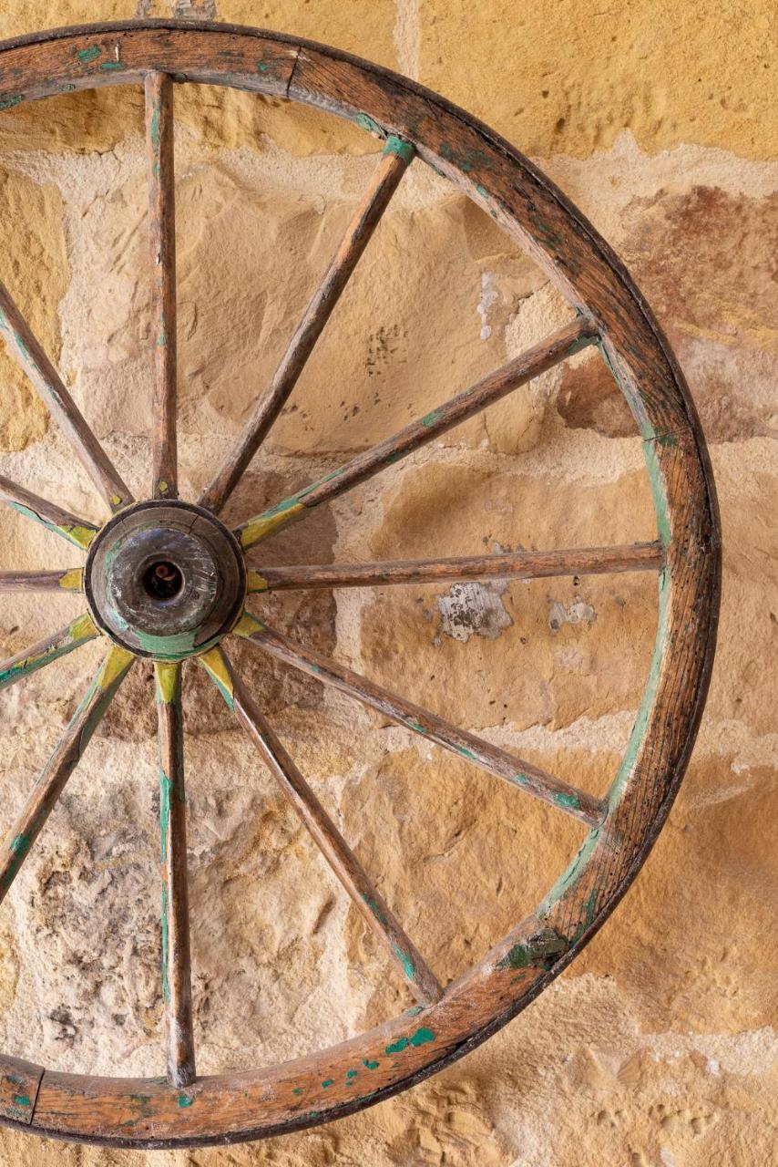 Mood Farmhouse Mythology Gharb  Luaran gambar