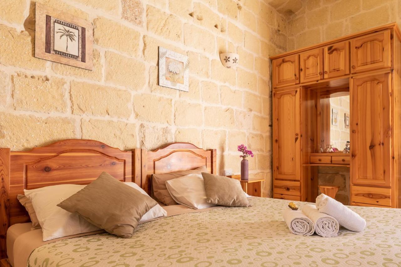 Mood Farmhouse Mythology Gharb  Luaran gambar