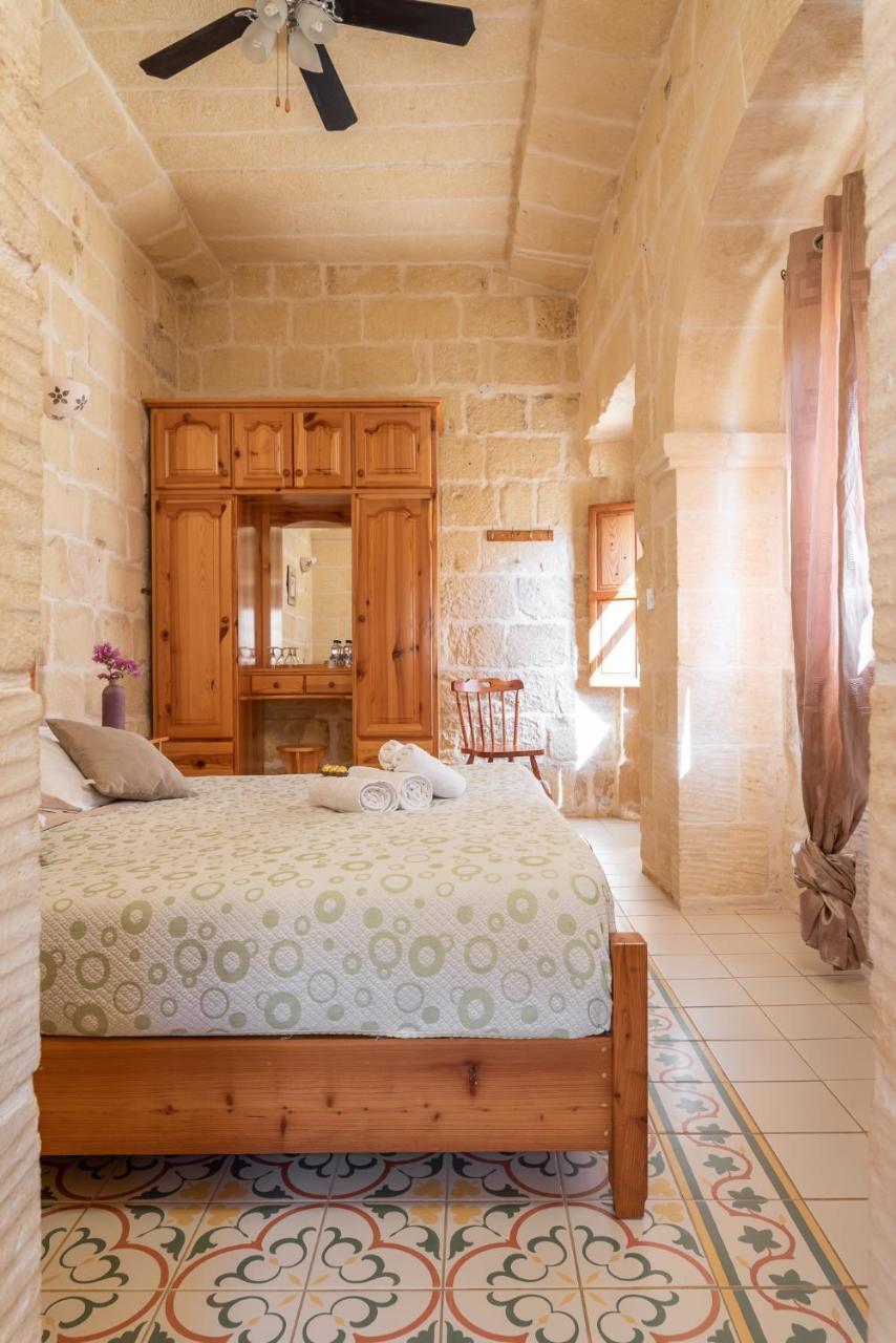 Mood Farmhouse Mythology Gharb  Luaran gambar