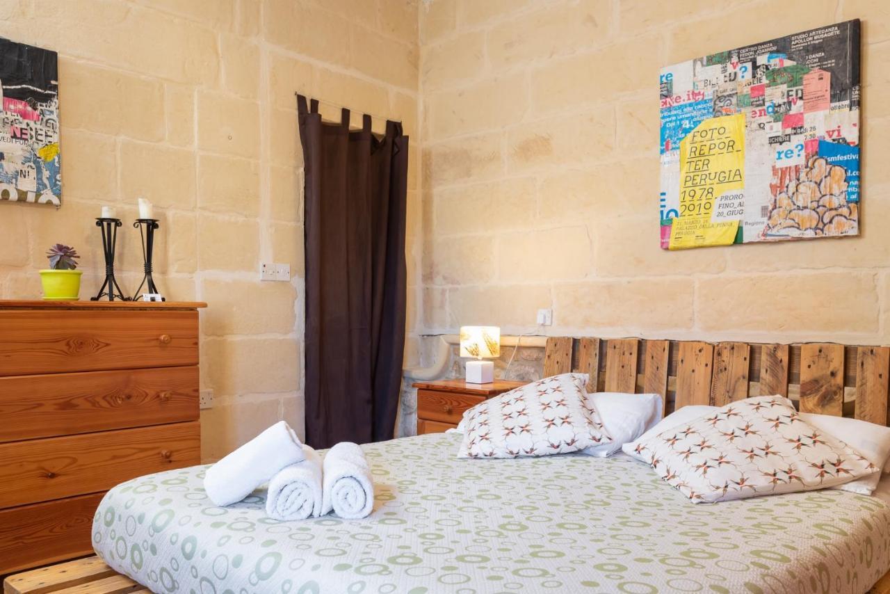 Mood Farmhouse Mythology Gharb  Luaran gambar