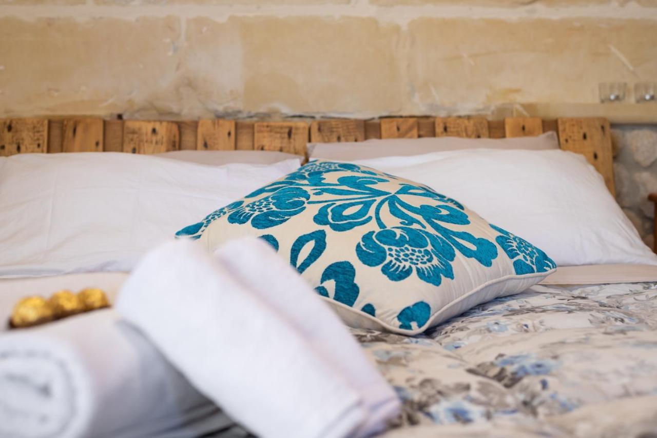 Mood Farmhouse Mythology Gharb  Luaran gambar